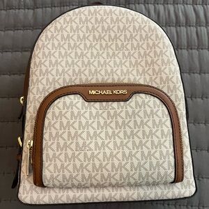 Michael Kors Abbey Jaycee Medium Backpack Vanilla Multi MK Signature